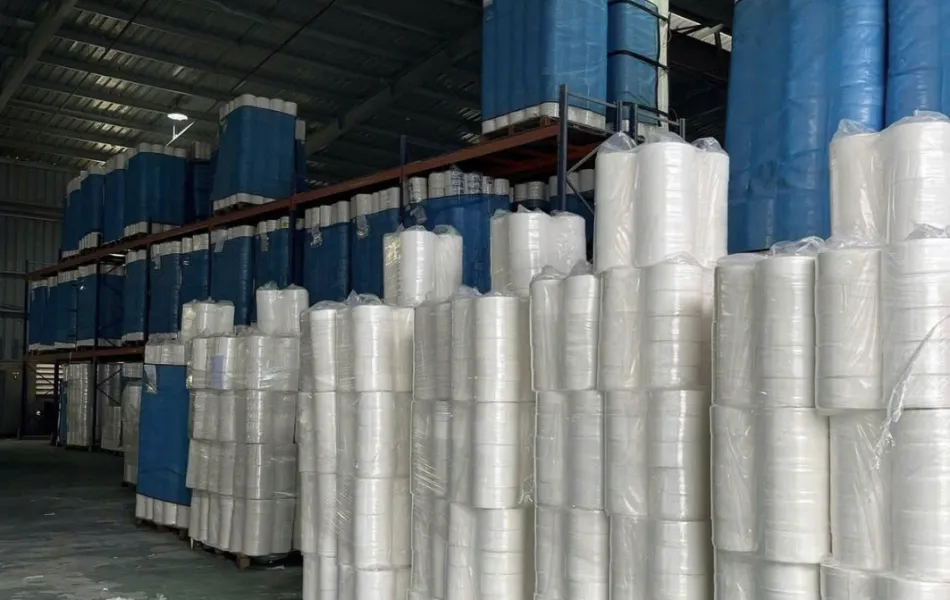 Giấy vệ sinh công nghiệp cuộn lớn 700g 3 lớp - 2025.